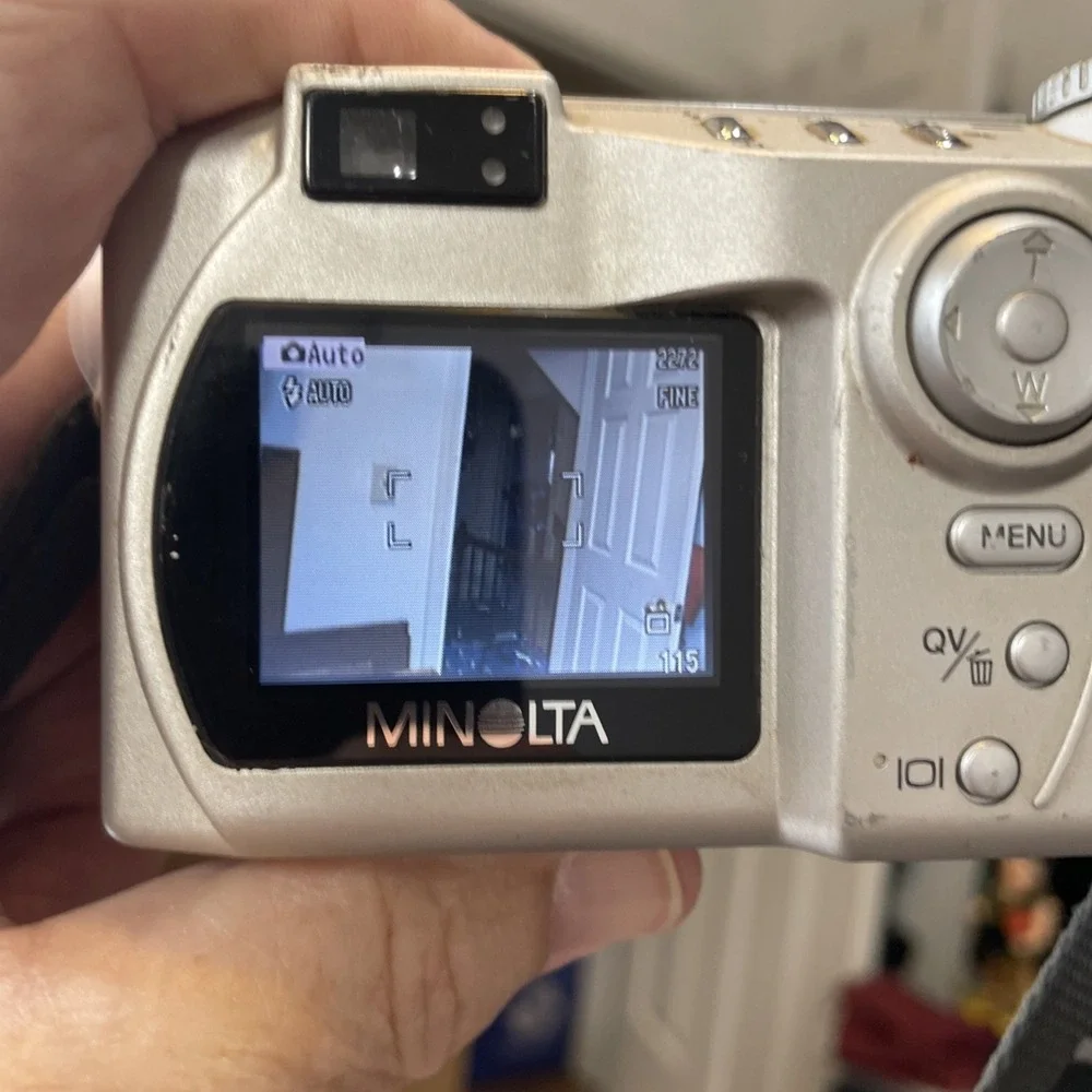 Konica Minolta DiMAGE Xg Digital Camera Silver 5.1-17.1mm Zoom Lens Compact